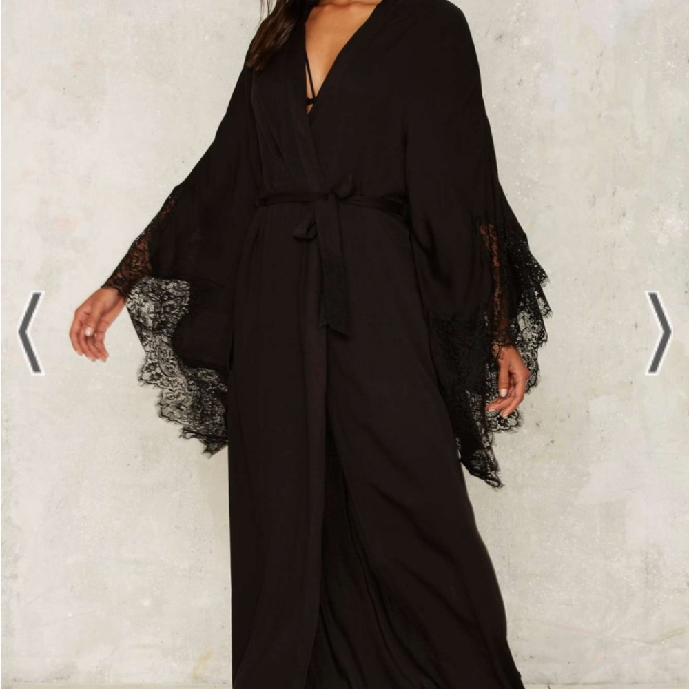 Stylestalker black lace robe